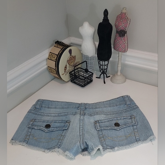 Mossimo Supply Co Light Wash Super Short Jean Shorts NWOT - Picture 3 of 4